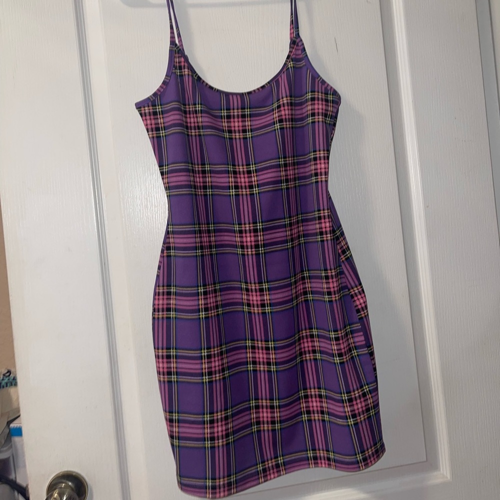 very cute dress!